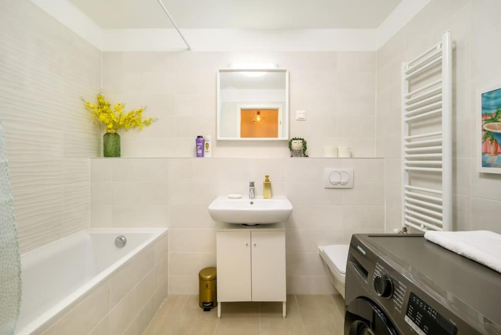 B104 - Liberty Bridge Lovely Home With Free Parking 부다페스트 외부 사진