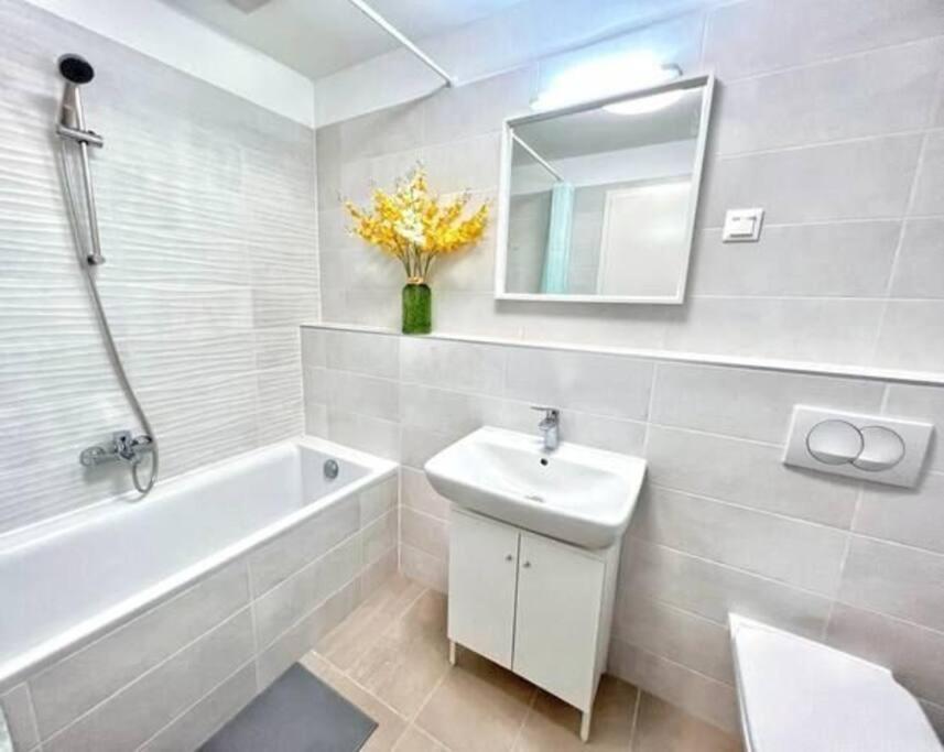 B104 - Liberty Bridge Lovely Home With Free Parking 부다페스트 외부 사진